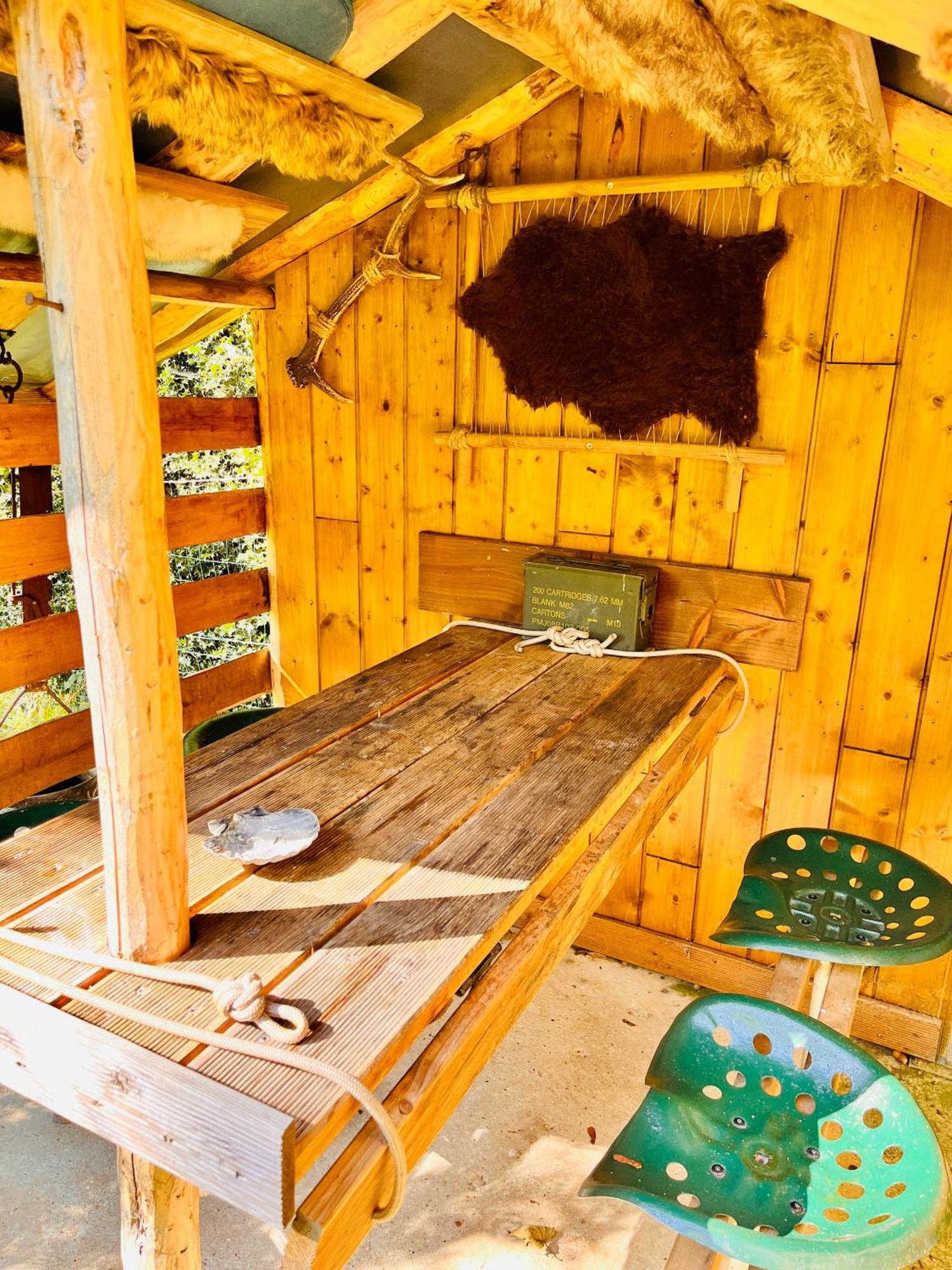 La Cabane Perchee Du Trappeur Ecrainville Luaran gambar