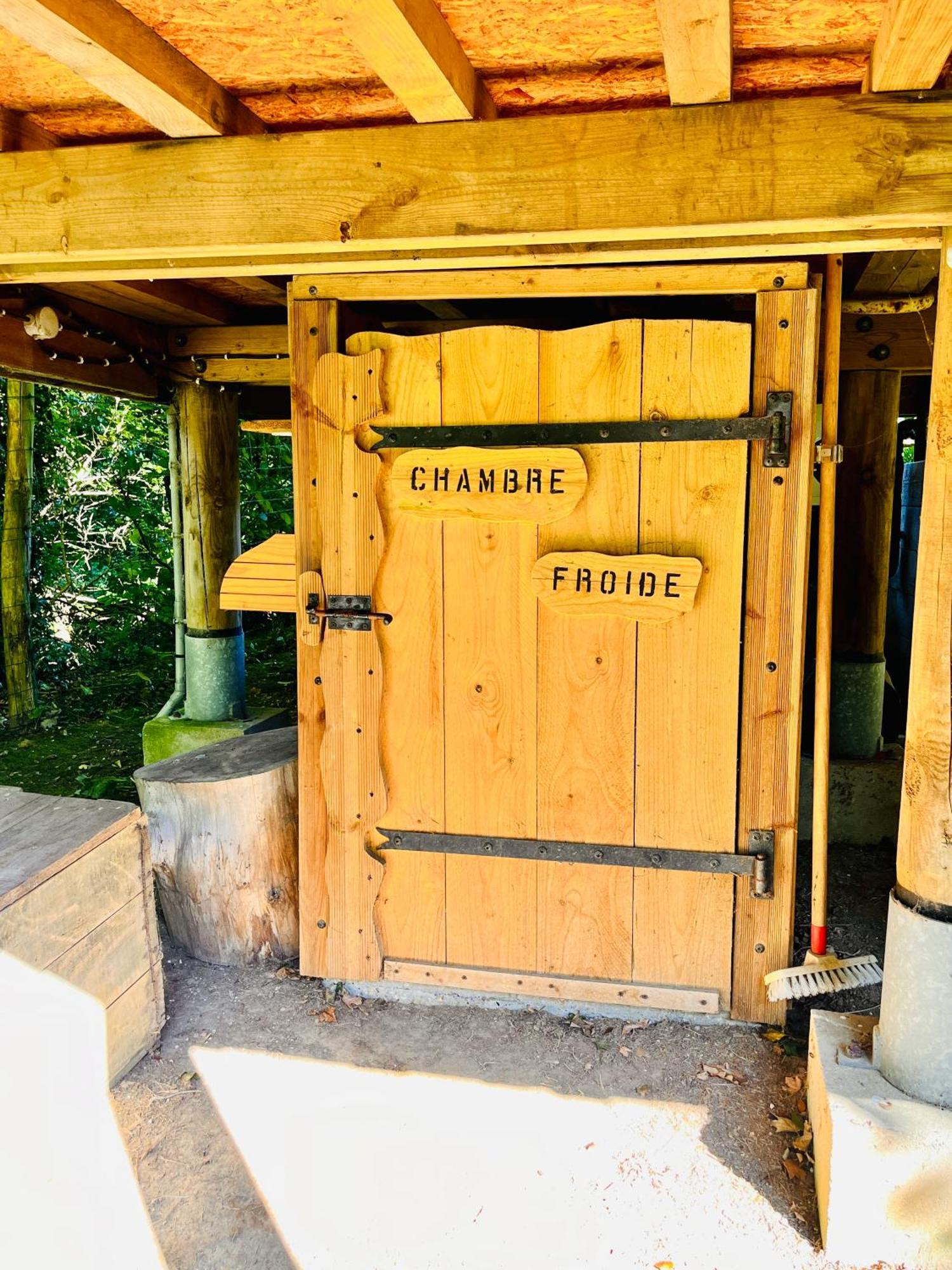 La Cabane Perchee Du Trappeur Ecrainville Luaran gambar