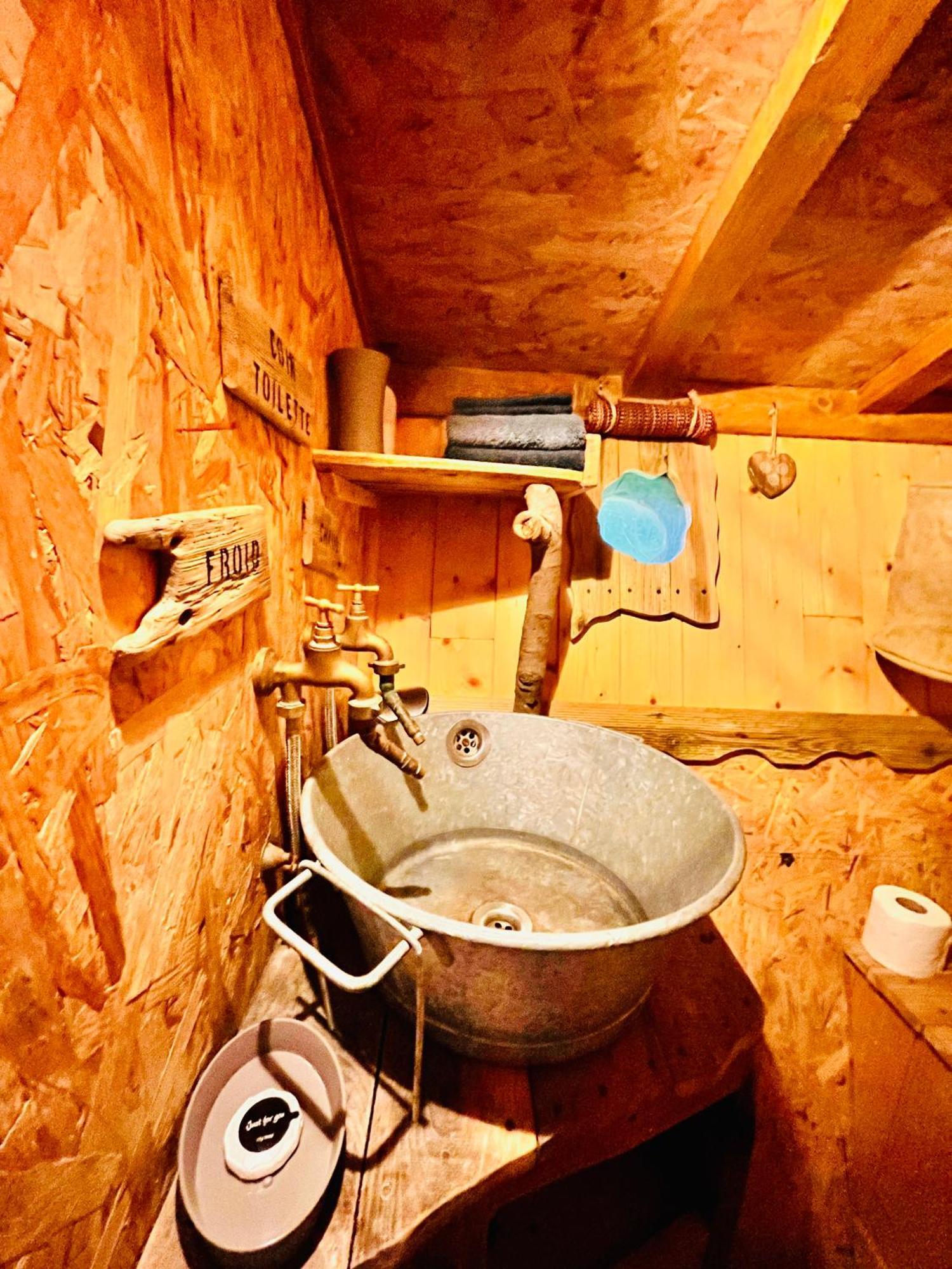 La Cabane Perchee Du Trappeur Ecrainville Luaran gambar
