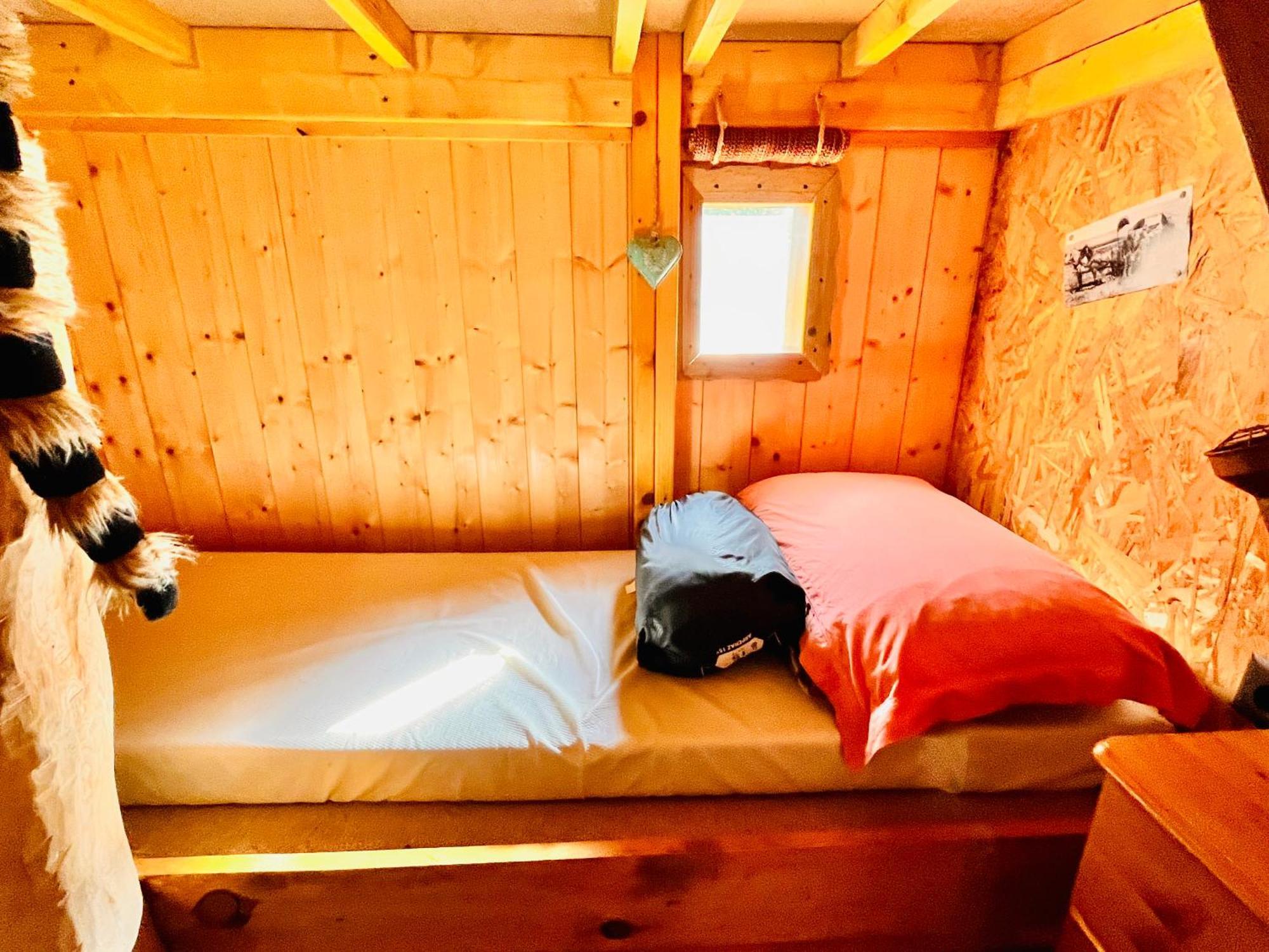 La Cabane Perchee Du Trappeur Ecrainville Luaran gambar