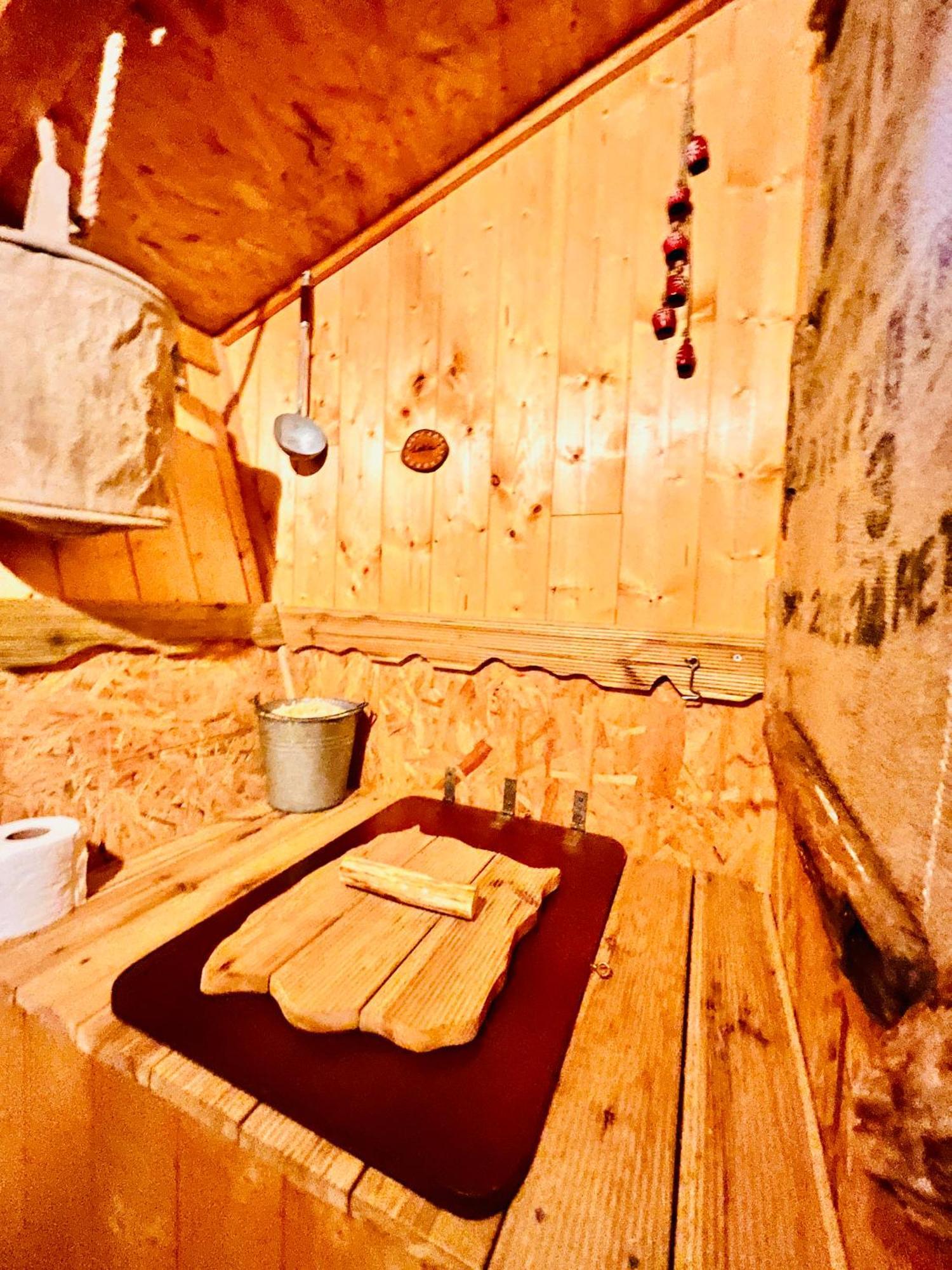 La Cabane Perchee Du Trappeur Ecrainville Luaran gambar
